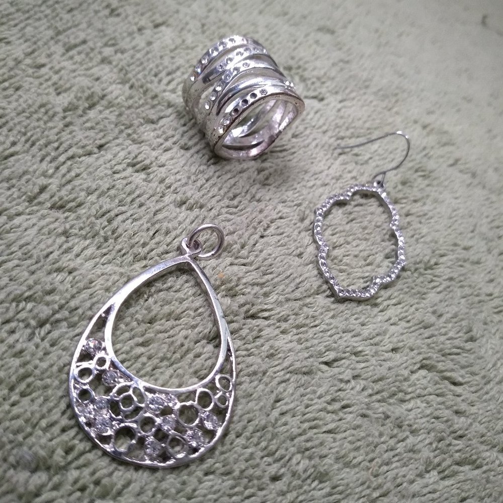 Silver tone glass swirls ring and pendant with earring single